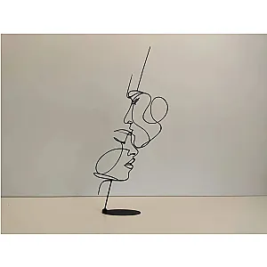 Kiss see-through sculpture